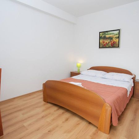 Apartments & Rooms Dekanic 巴斯卡 外观 照片