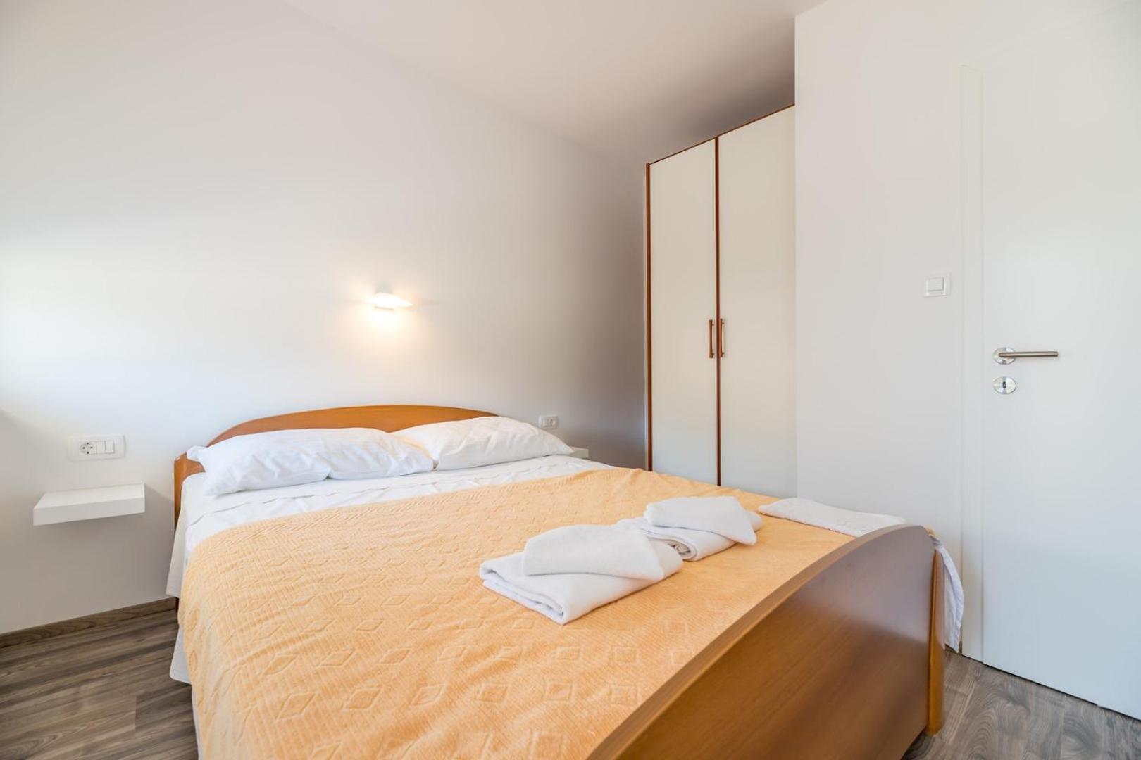 Apartments & Rooms Dekanic 巴斯卡 外观 照片