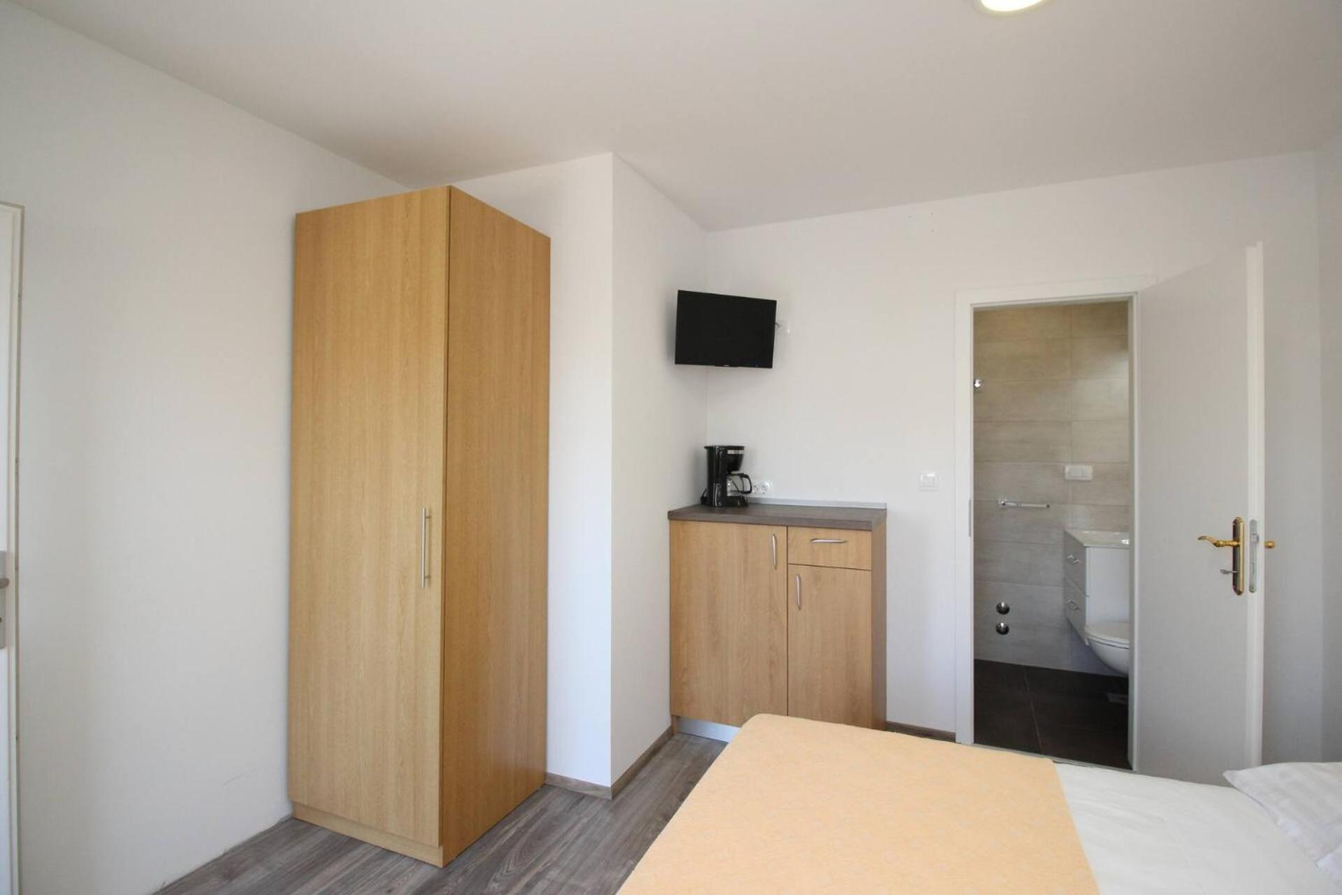 Apartments & Rooms Dekanic 巴斯卡 外观 照片