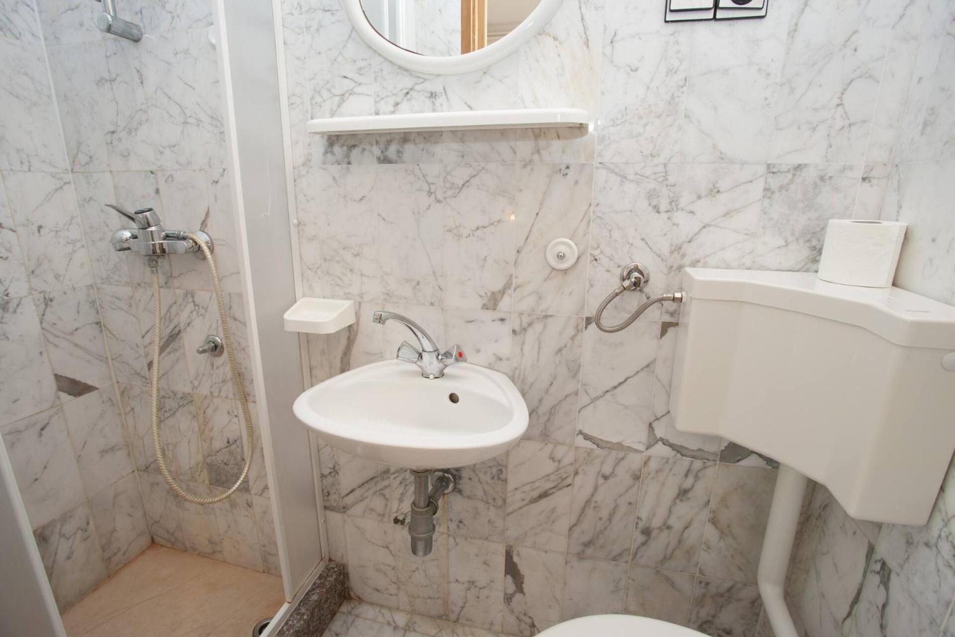 Apartments & Rooms Dekanic 巴斯卡 外观 照片