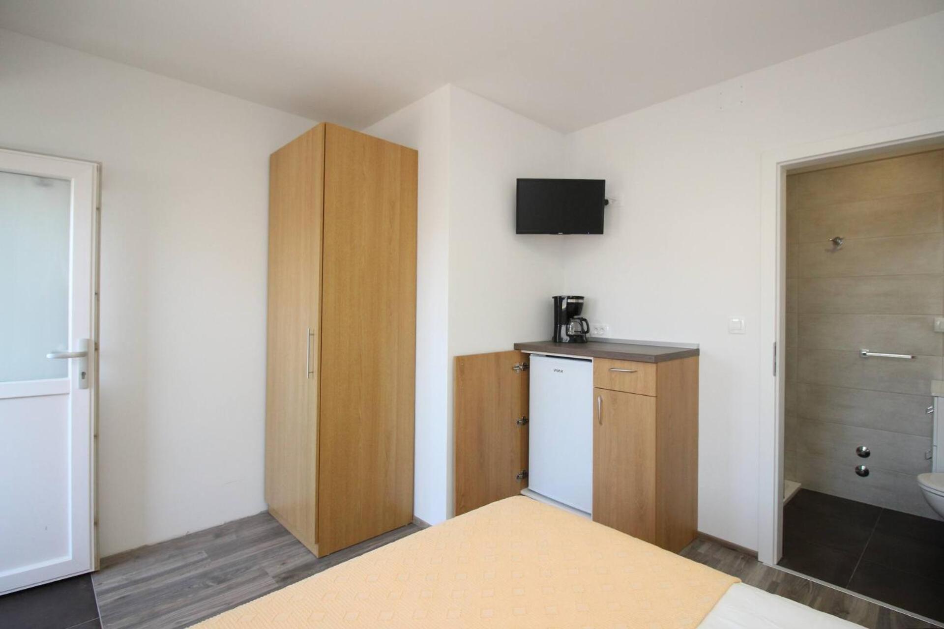 Apartments & Rooms Dekanic 巴斯卡 外观 照片
